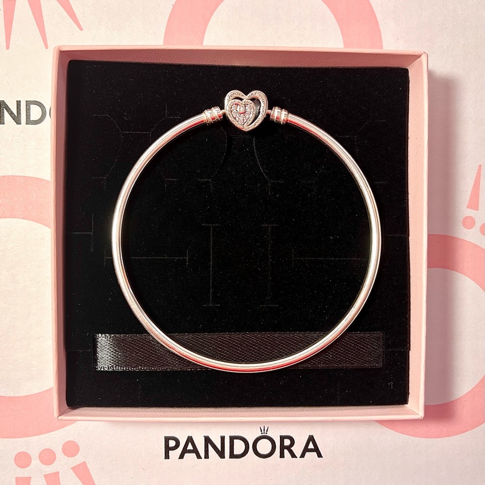 PANDORA MOMENTS ENTWINED INFINITE HEARTS CLASP BANGLE